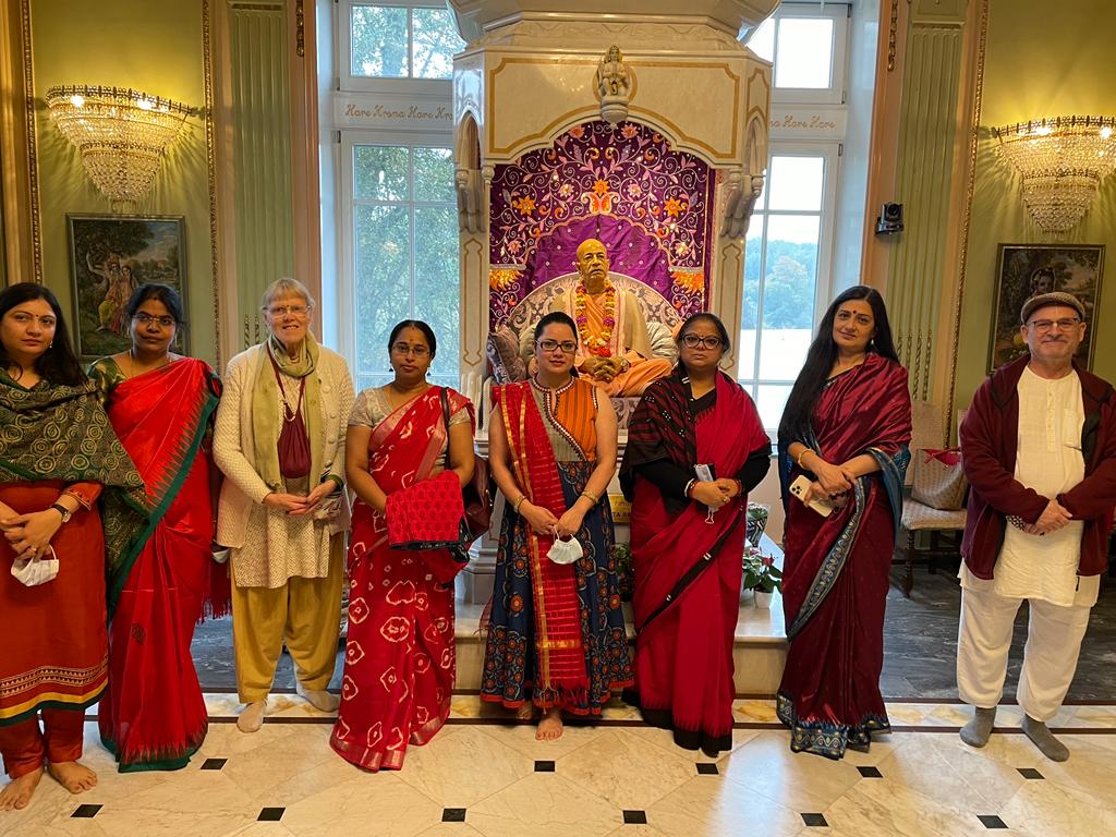 2021-10-12 Ambassador’s wife and ladies from the Indian Embassy in Radhadesh